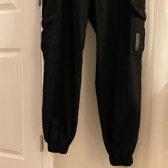 NWOT 🖤 💣 BLACK CARGO PANTS BLACKMILK BELT POCKETS SIZE 12 - Picture 11 of 16